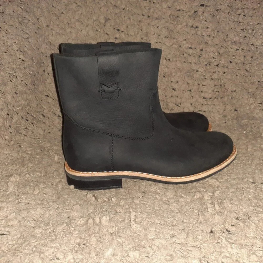ROOTS-Canada-Black Nubuck Leather-THE SHORTY BOOT- Size 7-NEW/NO BOX - Picture 4 of 7